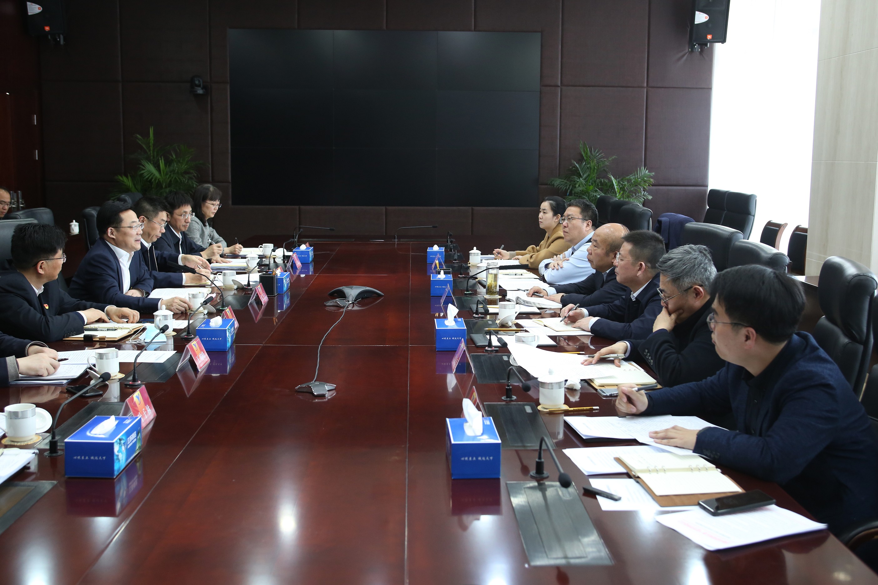 国资委调研710公海集团 1_眸目压缩.jpg