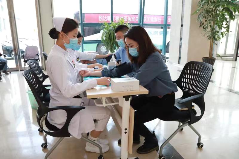 710公海职工移动医务室关爱职工健康行—走进资本公司1.jpg